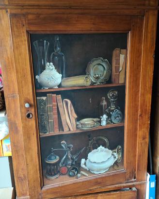 Armadio con anta trompe-l'oeil