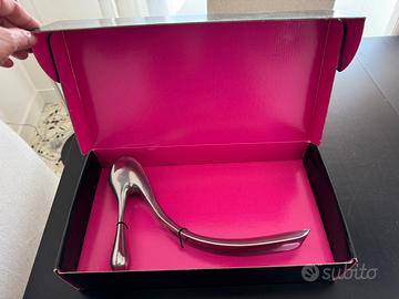 Calzante/ soprammobile. Design Manolo Blahanik