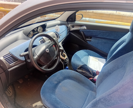 Auto lancia y