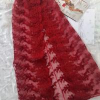 Gonna lunga in pizzo rosso – elegante e versatile