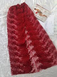 Gonna lunga in pizzo rosso – elegante e versatile
