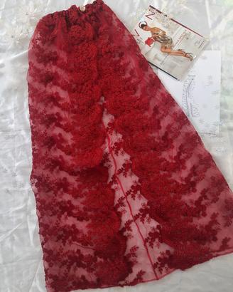 Gonna lunga in pizzo rosso – elegante e versatile