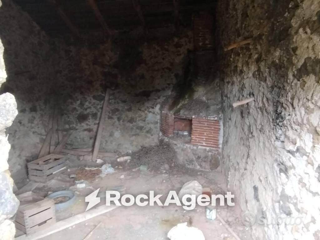 Terreno di 11700 m² a Biancavilla - Altro