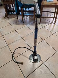 Pompa da bici OMAS con manometro