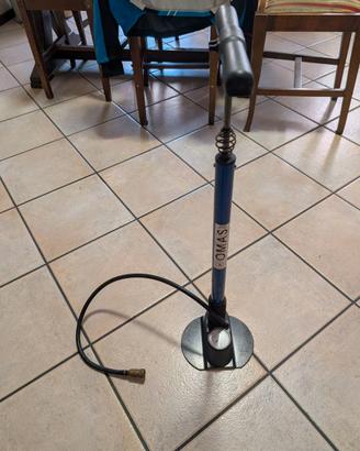 Pompa da bici OMAS con manometro
