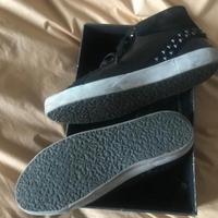 Sneakers CRIME 38 pelle nera con borchie, pulite