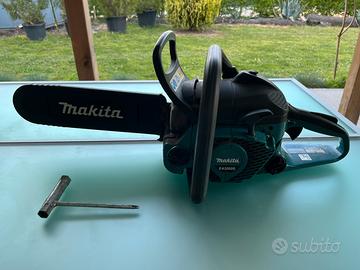 MOTOSEGA A SCOPPIO LAMA 40 CM MAKITA EA3200S