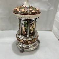 Carillon Rouge Capodimonte