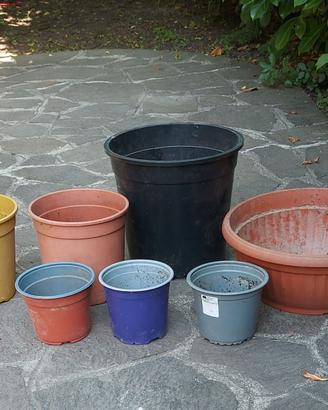 Vasi in plastica rigidi