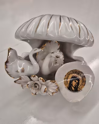 Capodimonte Vintage  Scultura in Porcellana e Oro 