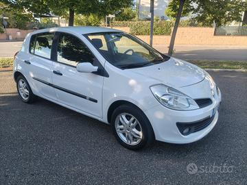 Renault Clio 1.6 5 porte SOLAMENTE 61.000 KM