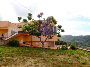 Agropoli - Via Sacra Famiglia posto auto e corte
