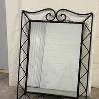 Specchio con cornice in ferro battuto