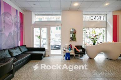 LOCALE COMMERCIALE A REDDITO - DUE AMPIE VETRINE