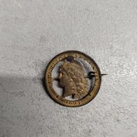 spilla ricavata da moneta argentina 