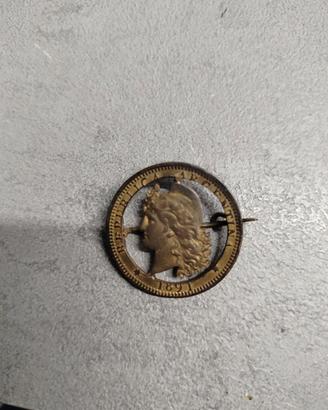 spilla ricavata da moneta argentina 