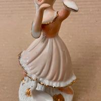 Statuina in porcellana Capodimonte – Ragazza con o