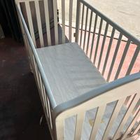 Lettino con sbarre e ruotelle per bimbo