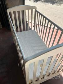 Lettino con sbarre e ruotelle per bimbo