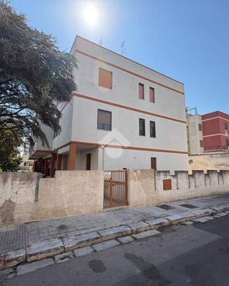 3 LOCALI A BRINDISI