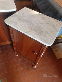 2 comodini antichi