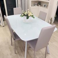 Tavolo allungabile in vetro bianco