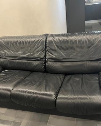 Divano 3 posti + 2 poltrone €450 trattabili