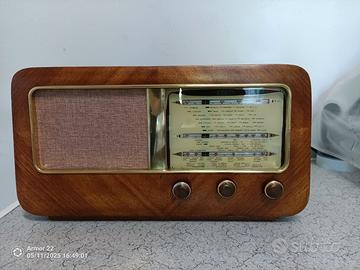 Radio d'epoca a valvole Nova