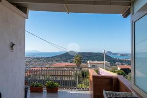 4 LOCALI A POZZUOLI
