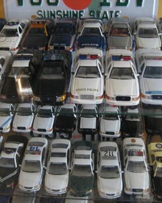 Modellismo 1.43 Auto Polizia USA Gearbox Toys