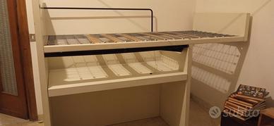 Letto a soppalco con scrivania estraibile