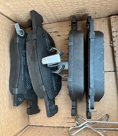 Kit pastiglie freni nuove, asse anteriore e post.