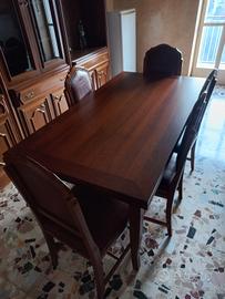 Tavolo allungabile con sedie