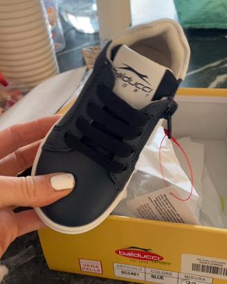 Sneakers bimbo nuove mai indossate