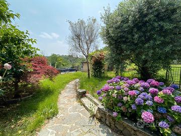 Casa fine schiera parzialmente arredata