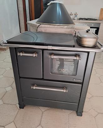cucina a legna con cappa 