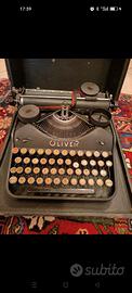 Macchina da scrivere vintage Oliver portatile