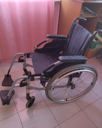 Sedia a rotelle (no spedizione)