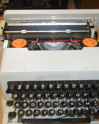 macchina da scrivere OLIVETTI VALENTINA BIANCA