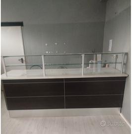 Bancone segreteria front office reception