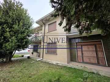 Villa di 302 m² con più di 5 locali a Rea