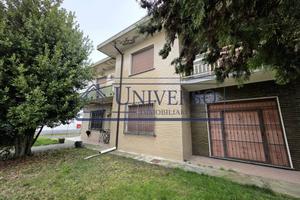 Villa di 302 m² con più di 5 locali a Rea