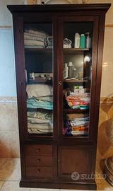 mobile con vetrine in arte povera 