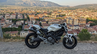 DUCATI MONSTER 696 plus