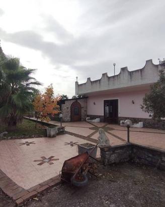 Attività / Licenza di 152 m² con 3 locali a Scalea