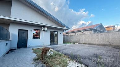 Recente costruzione villa angolare +spazio esterno
