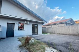 Recente costruzione villa angolare +spazio esterno