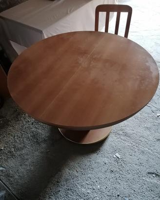 Tavolo 8 posti con sedie