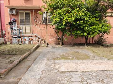 Appartamento pianorialzato con accesso al giardino