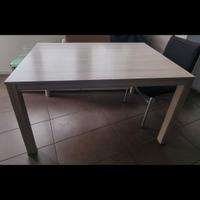 Tavolo allungabile effetto rovere chiaro 